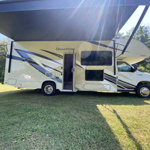 2021 Thor Quantum Class C available for rent in Columbia, Tennessee
