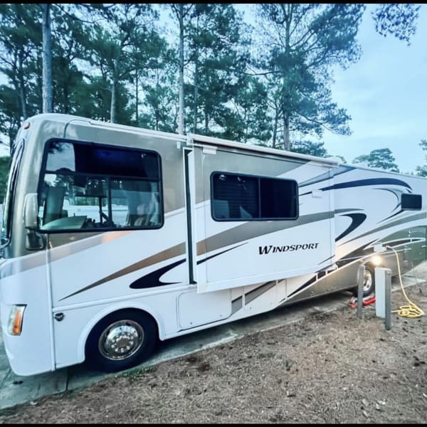 2010 Four Winds Windsport Class A available for rent in Millington, Tennessee