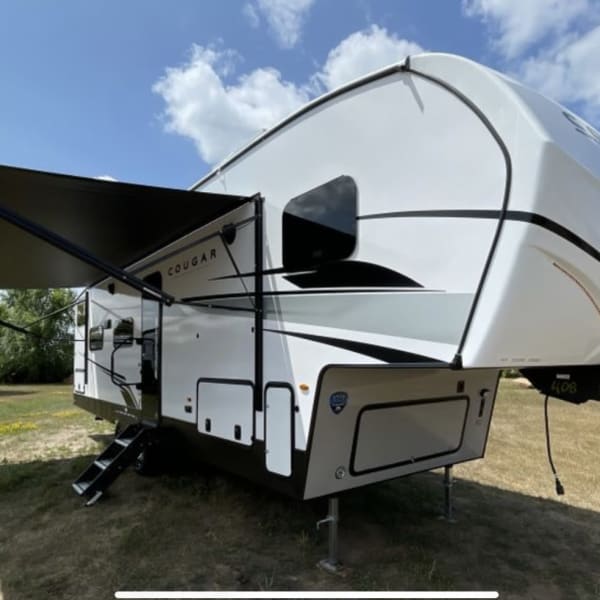 2023 Keystone RV Cougar Fifth Wheel available for rent in Sedalia, Missouri