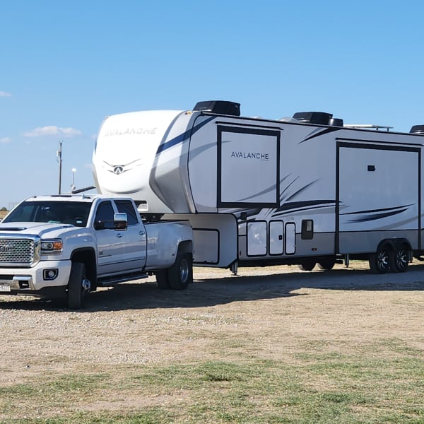 2023 Keystone RV Avalanche Fifth Wheel available for rent in Weatherford, Texas