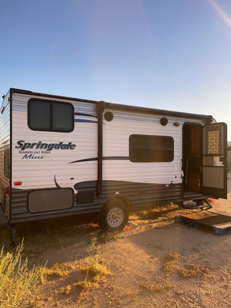 2017 Keystone RV Summerland Mini Travel Trailer available for rent in Lancaster, California
