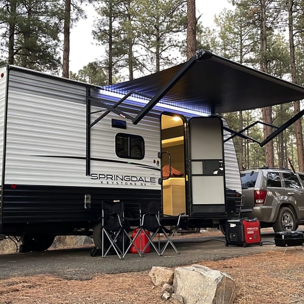 2024 Keystone Rv company 1800bh Travel Trailer available for rent in Laveen, Arizona