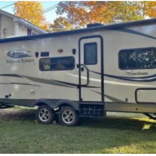 2015 Coachmen RV Freedom Express Popup Trailer available for rent in Raymond, New Hampshire