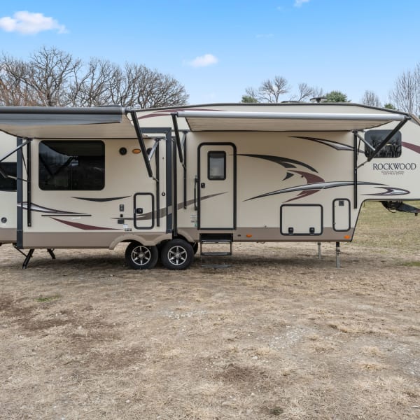 2017 Forest River Signiture Ultra Lite Fifth Wheel available for rent in Omaha, Nebraska