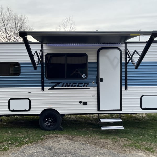 2024 Crossroads RV Zinger Lite Travel Trailer available for rent in Davison, Michigan