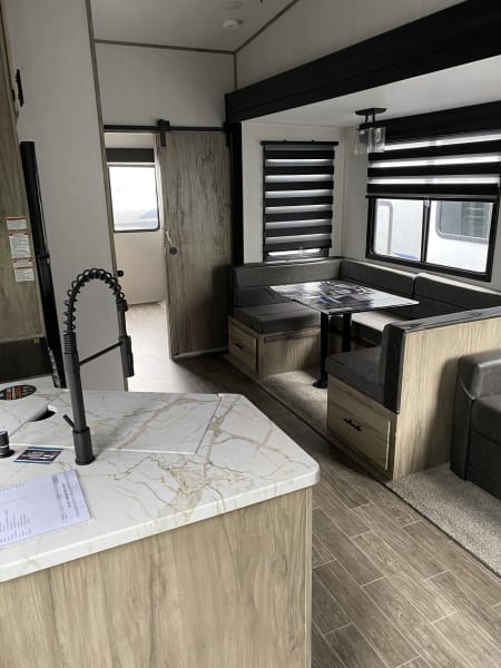 2022 Forest River Cherokee Arctic Wolf Fifth Wheel available for rent in Umatilla, Oregon