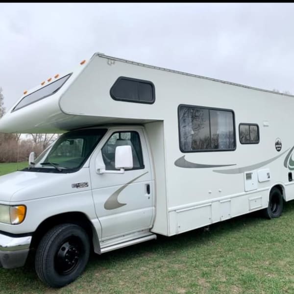 2003 Four Winds Four Winds Motorhome Class C available for rent in johnson creek, Wisconsin