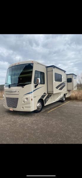 2017 Winnebago Vista LX Class A available for rent in BRIDGEVIEW, Illinois