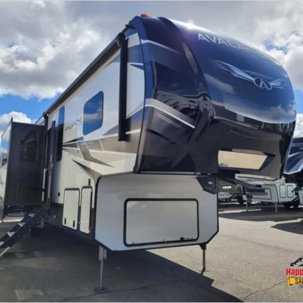 2021 Keystone RV Avalanche Fifth Wheel available for rent in Bakersfield, California