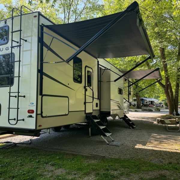 2023 Keystone RV Cougar Fifth Wheel available for rent in Knoxville, Tennessee