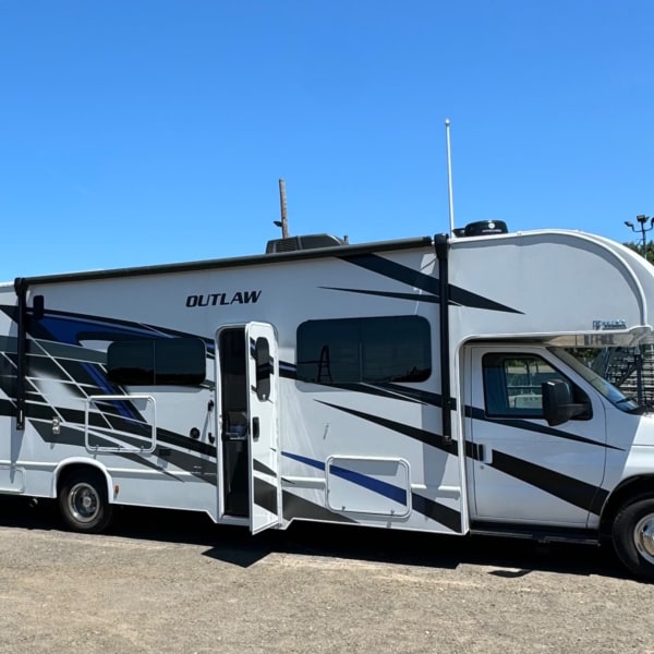 2024 Thor Outlaw Class C available for rent in Prospect, Connecticut