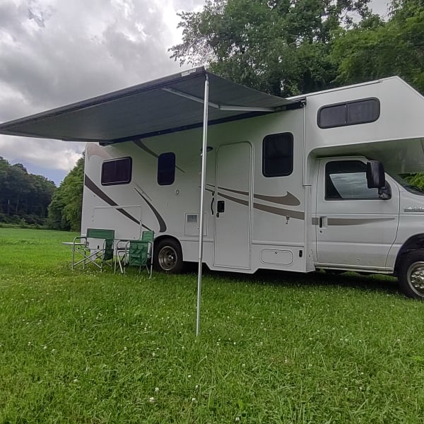 2019 Thor Motor Coach Four Winds Majestic Class C available for rent in Mills River, North Carolina