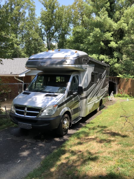 2009 Pulse Pulse Motorhome Class C available for rent in Marion, North Carolina