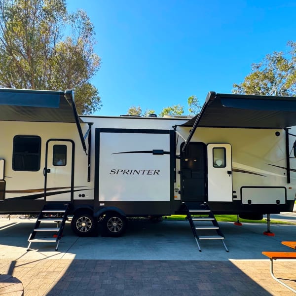 2022 Keystone RV Sprinter Fifth Wheel available for rent in Lemon Grove, California