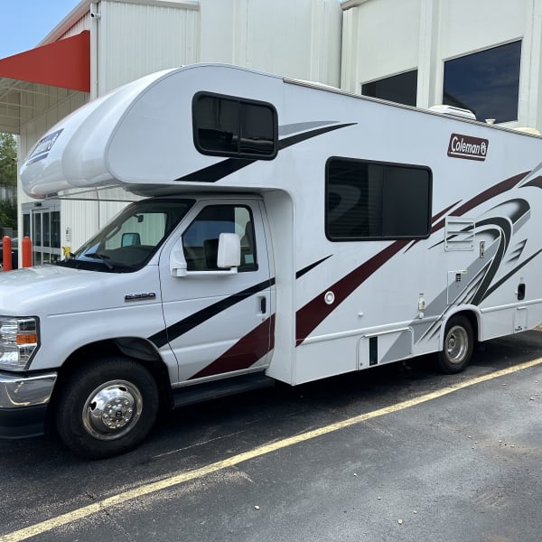 2021 Thor Coleman Class C available for rent in St. Charles, Illinois