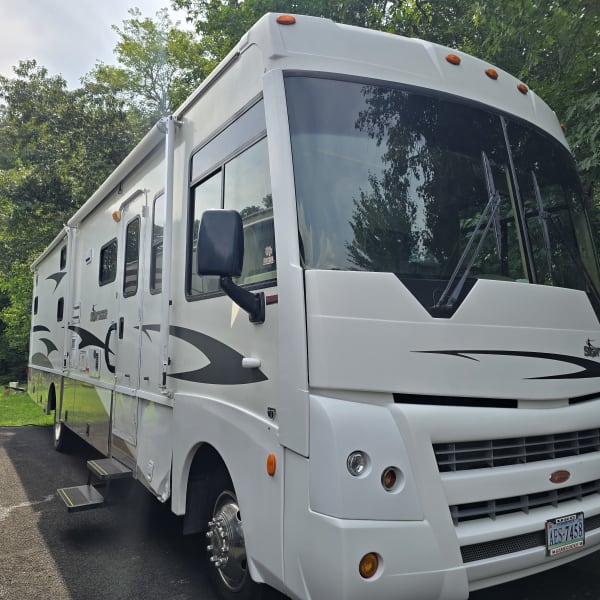 2008 Winnebago Sightseer Class A available for rent in Fredericksburg, Virginia