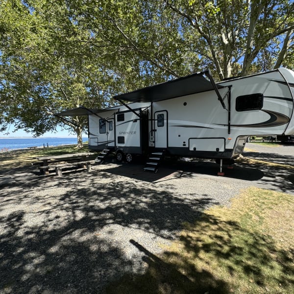2021 Keystone RV Sprinter Limited Fifth Wheel available for rent in Pendleton, Oregon