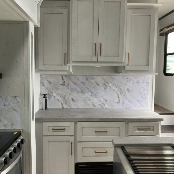 2022 Dutchmen Astoria Fifth Wheel available for rent in Oakdale, California