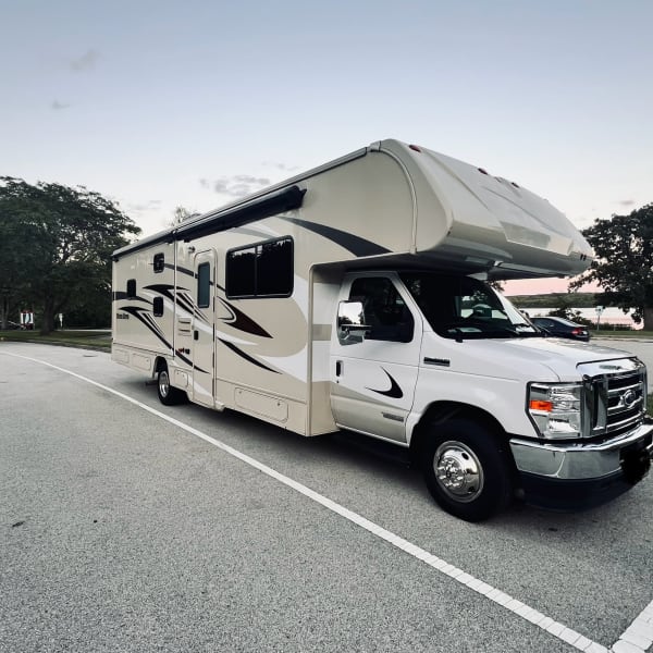 2022 Winnebago Minnie Winnie Class C available for rent in Willowbrook, Illinois