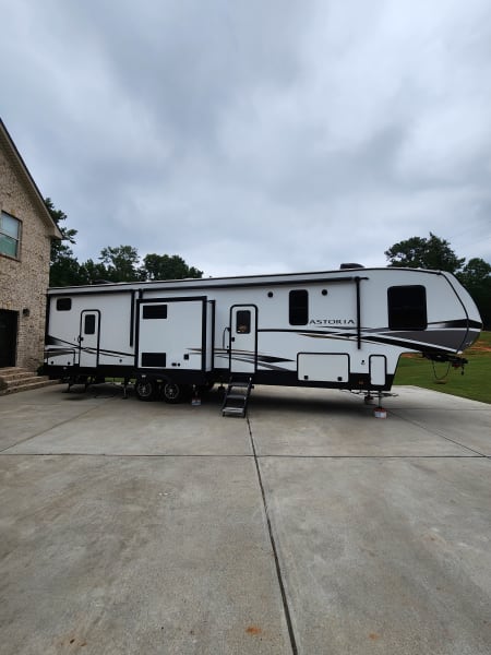 2022 Keystone RV AA3603LFP22 Fifth Wheel available for rent in Stockbridge, Georgia