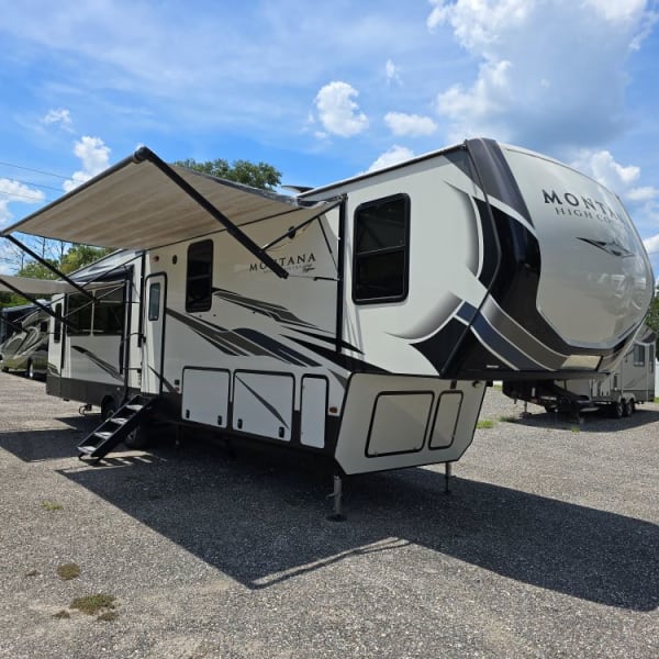 2020 Keystone RV Montana High Country Fifth Wheel available for rent in Jacksonville, Florida