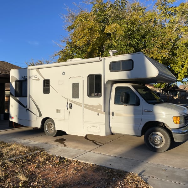 2007 Four Winds Majestic Class C available for rent in Santa Clara, Utah