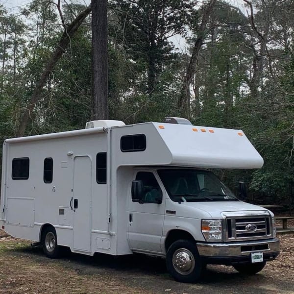 2016 Thor Motor Coach Four Winds Majestic Class C available for rent in Houston, Texas
