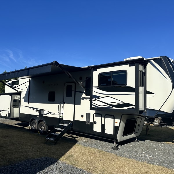 2023 Keystone RV Montana High Country Fifth Wheel available for rent in Bolivia, North Carolina