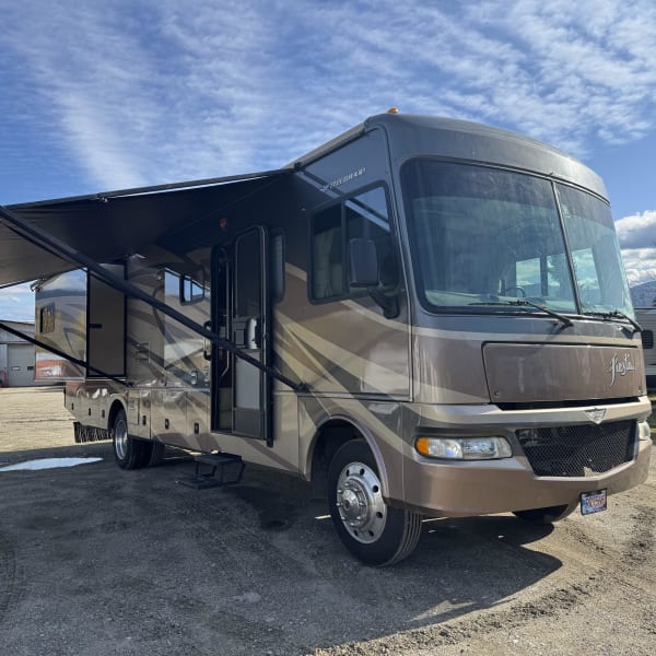 2008 Fleetwood Fiesta Class A available for rent in Enderby, British Columbia