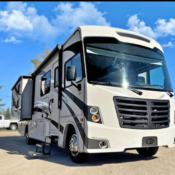 2017 FR3 FR3 Motorhome Class A available for rent in Edmonton, Alberta