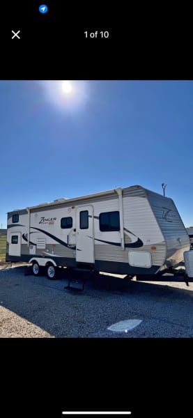 2015 Crossroads RV Zinger Travel Trailer available for rent in Georgetown, Texas