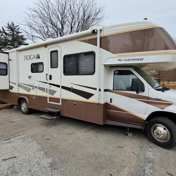 2008 Tioga 31M Class C available for rent in Manhattan, Kansas
