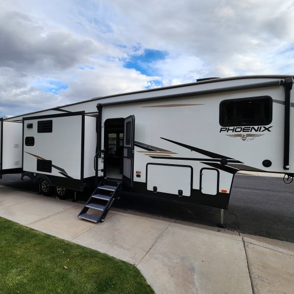 2021 Forest River Shasta Phoenix Fifth Wheel available for rent in SUN CITY, Arizona