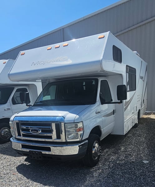 2013 Thor Majestic Class C available for rent in Mesa, Arizona
