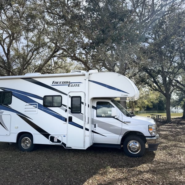 2022 Thor Freedom Elite Class C available for rent in Hialeah, Florida