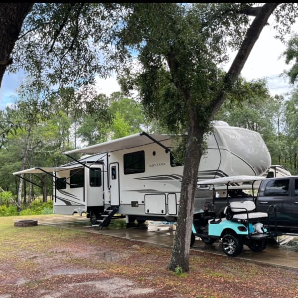 2022 Keystone RV Montana Fifth Wheel available for rent in Conway, South Carolina