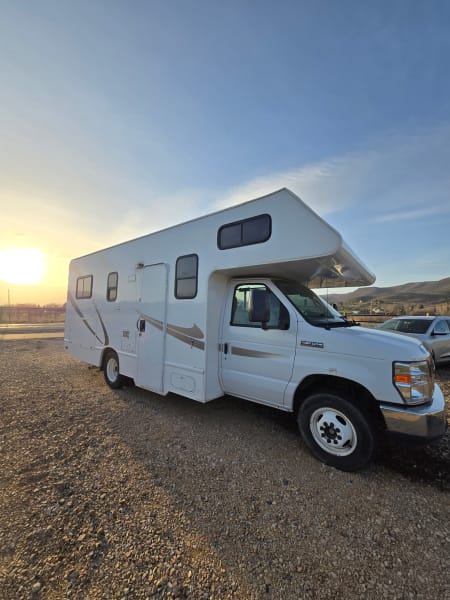 2015 Thor Majestic Class C available for rent in American Fork, Utah
