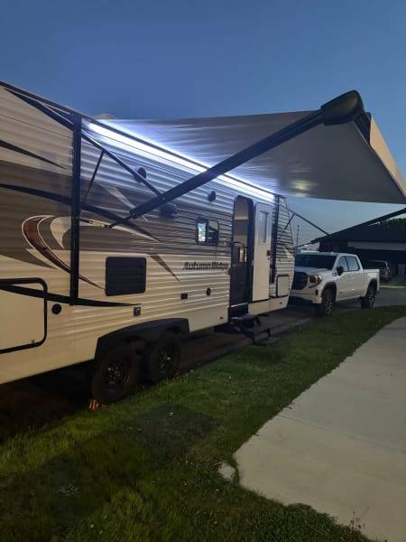 2022 Starcraft Autumn Ridge Travel Trailer available for rent in Lithia, Florida