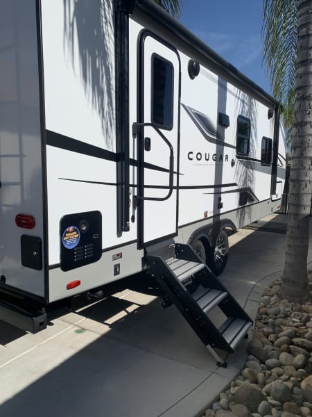 2024 Keystone RV Cougar Travel Trailer available for rent in Bakersfield, California