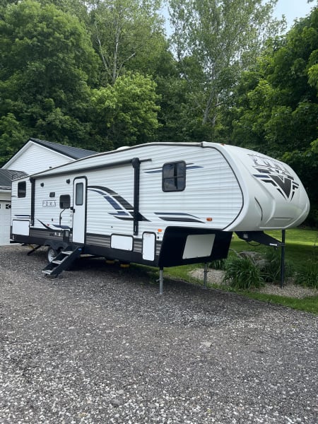 2022 Forest River Palomino Puma Fifth Wheel available for rent in Sugar Grove, Ohio