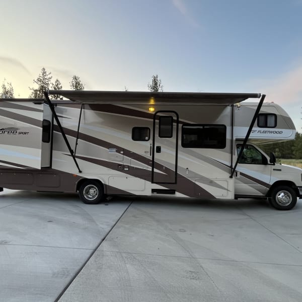 2010 Jamboree Jamboree Motorhome Class C available for rent in Spokane, Washington