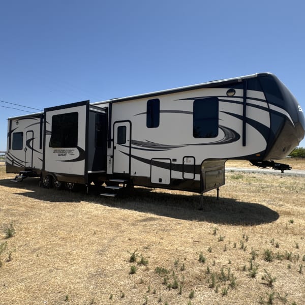 2017 Jayco Seismic Toy Hauler Fifth Wheel available for rent in Pleasant Grove, California