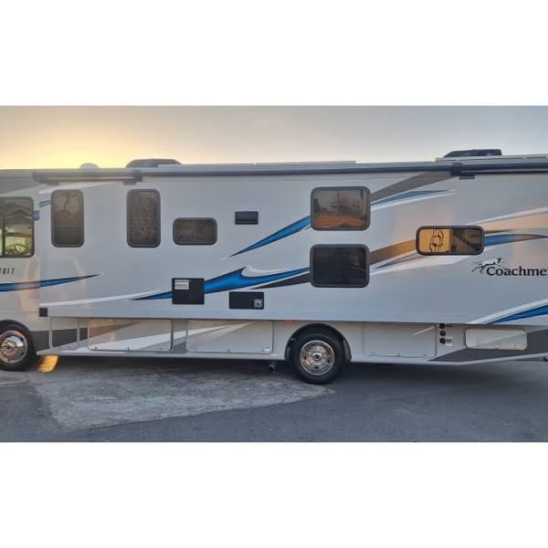 2022 PURSUIT 31BHF Class A available for rent in Grayson, Georgia