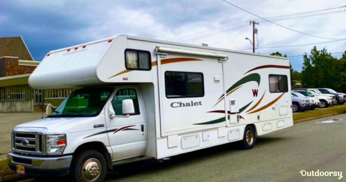 2009 Winnebago Chalet Motor Home Motorhome Rental in
