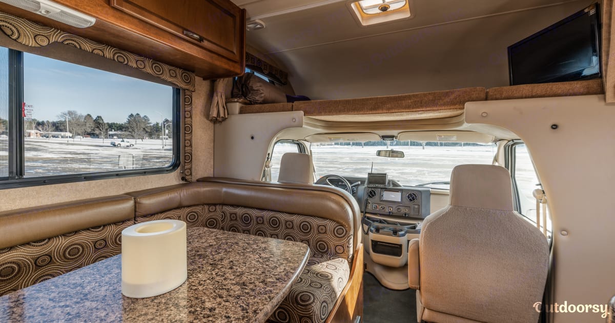 2015 Thor Freedom Elite Motor Home Capucine Rental in