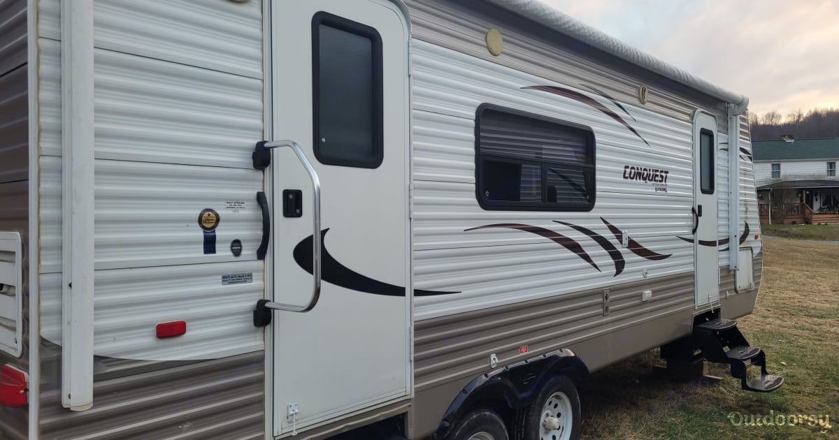 2014 Gulf Stream Conquest Trailer Rental in Summersville