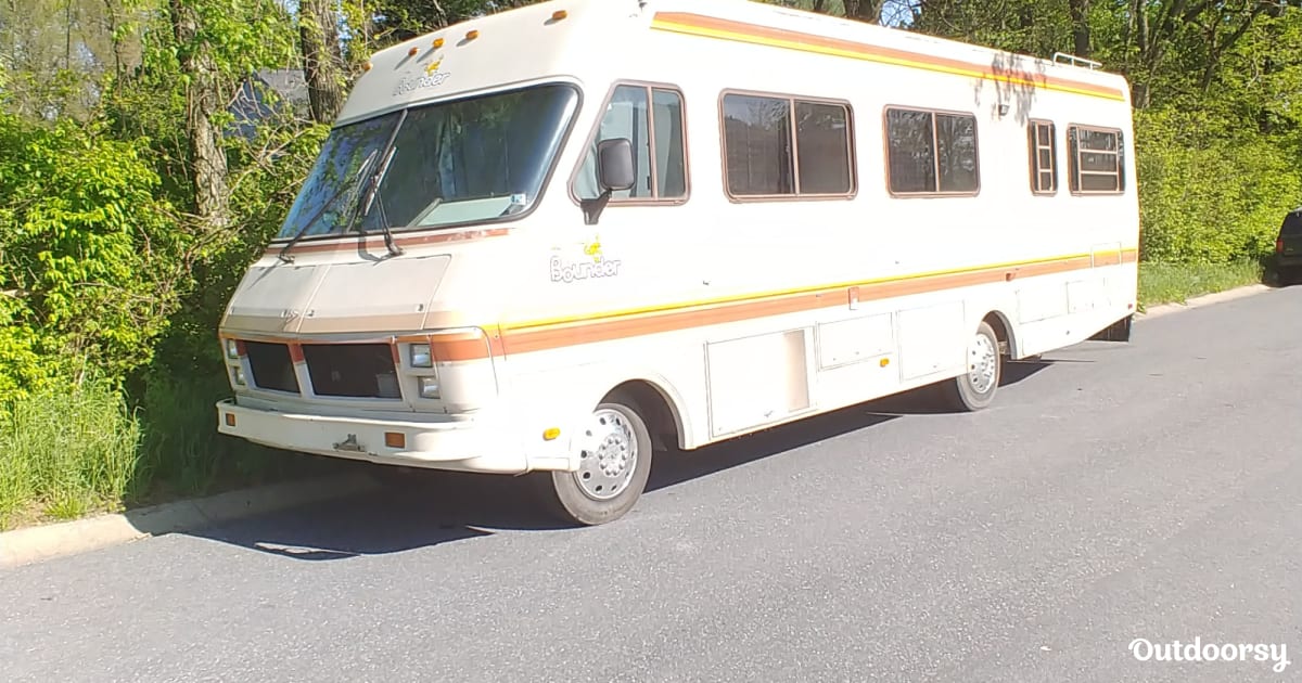 1987 Fleetwood Bounder Motor Home Class A Rental in Lancaster, PA