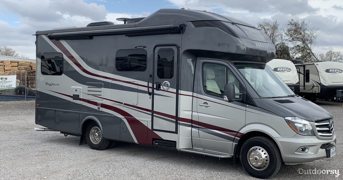 2019 Tiffin Motorhomes Wayfarer Motor Home Class C Rental in Fort Worth