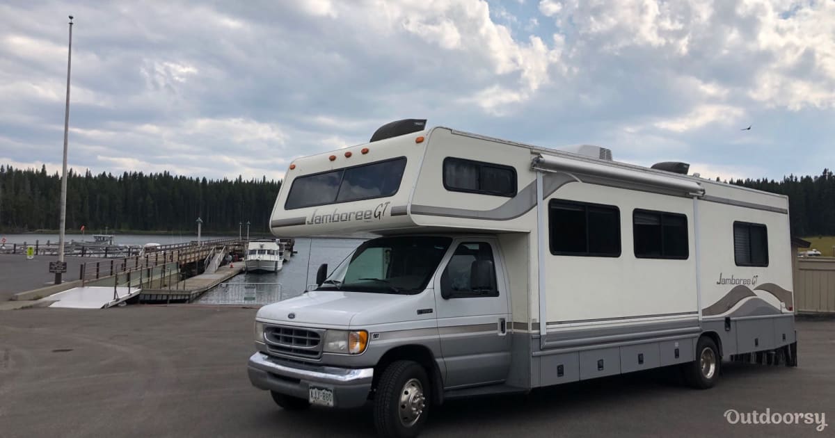 1999 Fleetwood Jamboree Motor Home Class C Rental in Greeley, CO