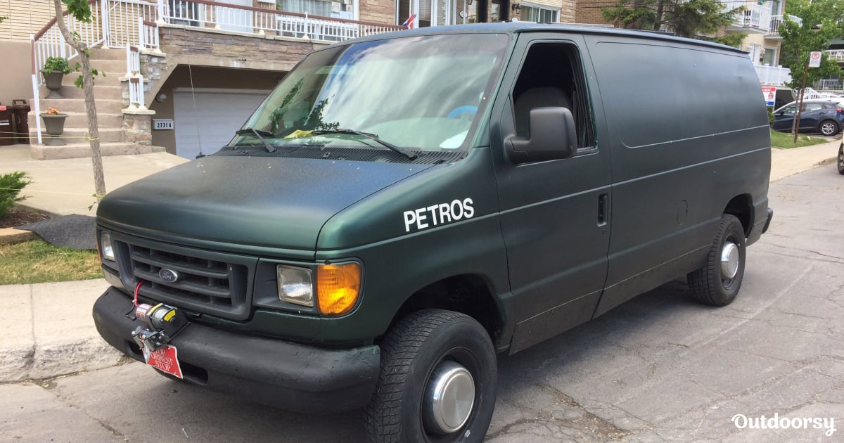 2003 Ford E350 Box Van Motor Home Camper Van Rental in Montreal, QC